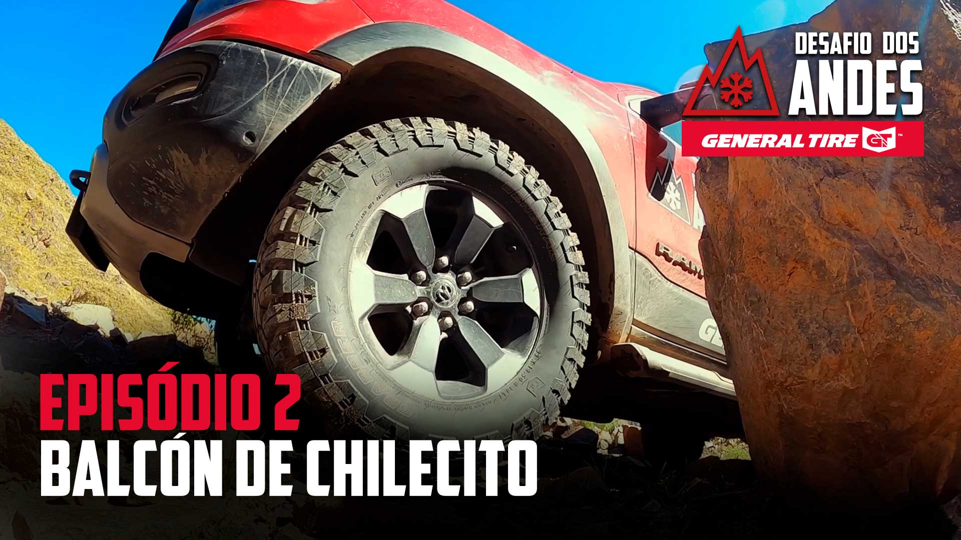 A imagem mostra um close de uma caminhonete vermelha passando por um terreno rochoso, com foco no pneu grande e robusto, ressaltando sua capacidade off-road. No canto superior direito, estão os logos “Desafio dos Andes” e “General Tire”. No canto inferior esquerdo, o texto “Episódio 2: Balcón de Chilecito” indica o tema do episódio. O fundo exibe um céu azul claro e montanhas.